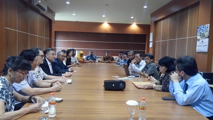 1061025-1Meeting at UB.  NCKU was led by Dean Lee and UB was led by Head of Joint Degree