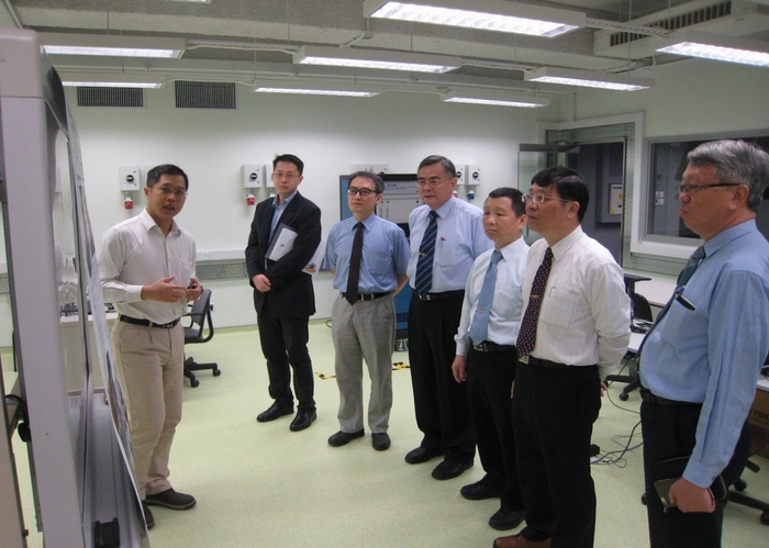 香港大學工學院安排參觀其電機及資訊學系